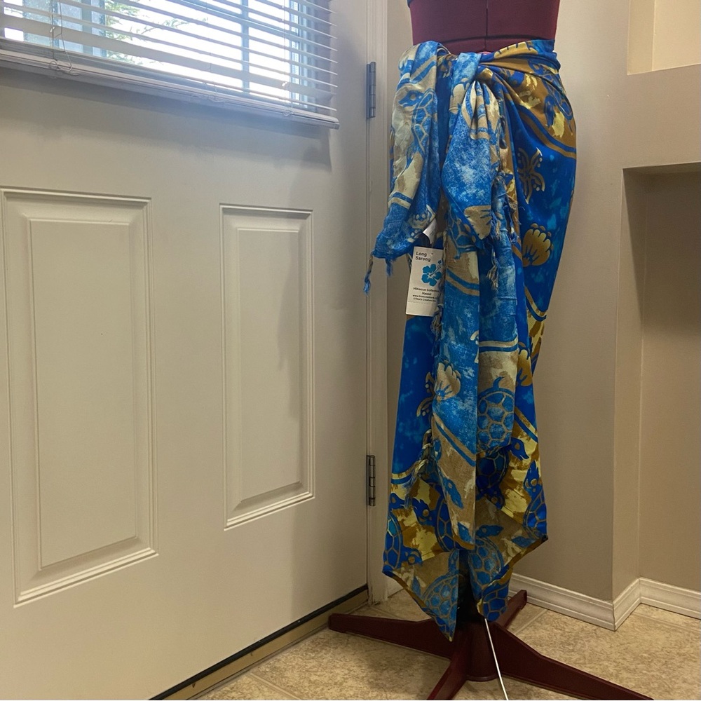 Hibiscus Collection Hawaii women blue floral long sarong. Size One Size. NWT.